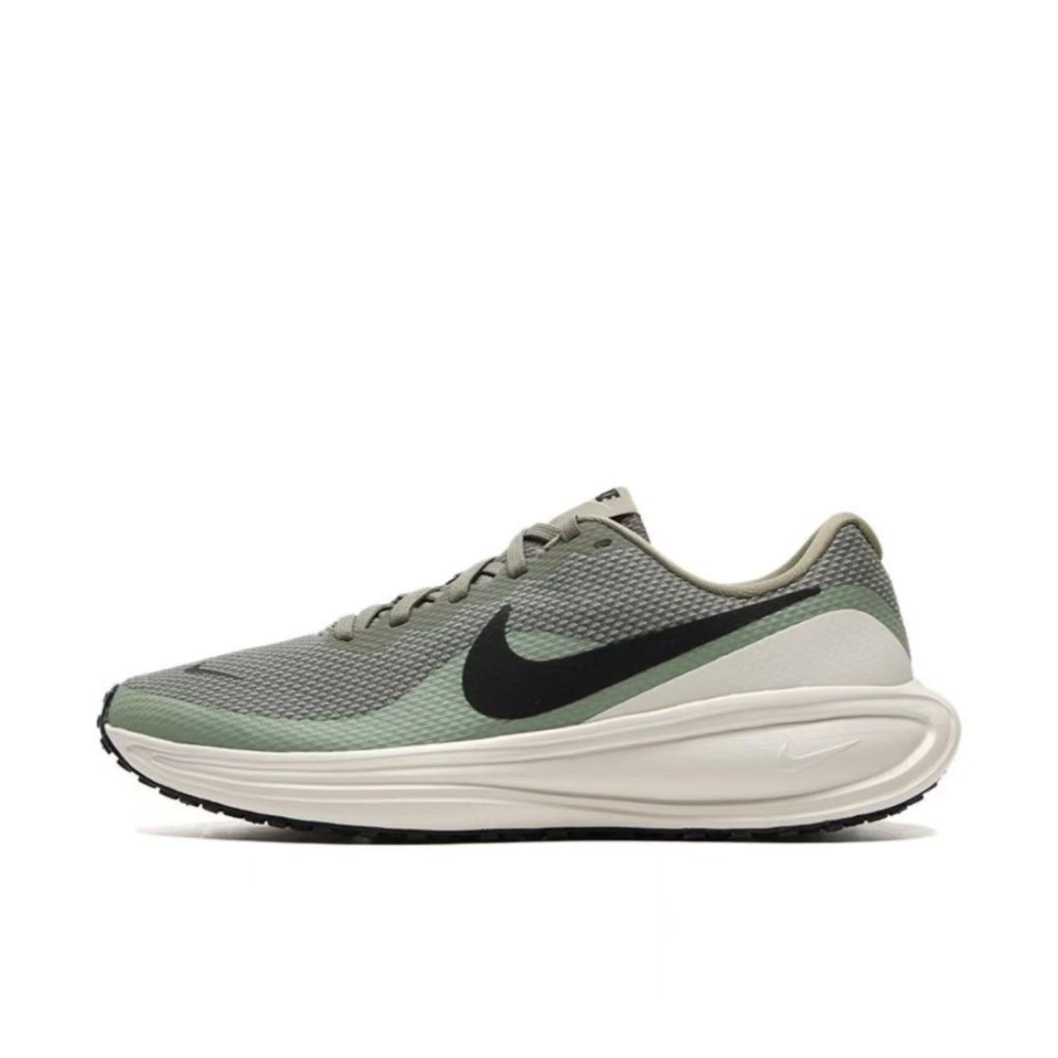 Nike Revolution 8