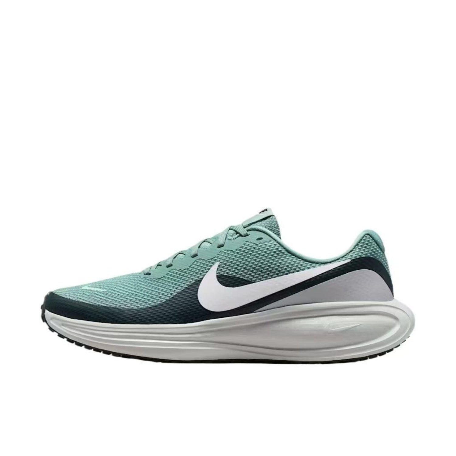 Nike Revolution 8